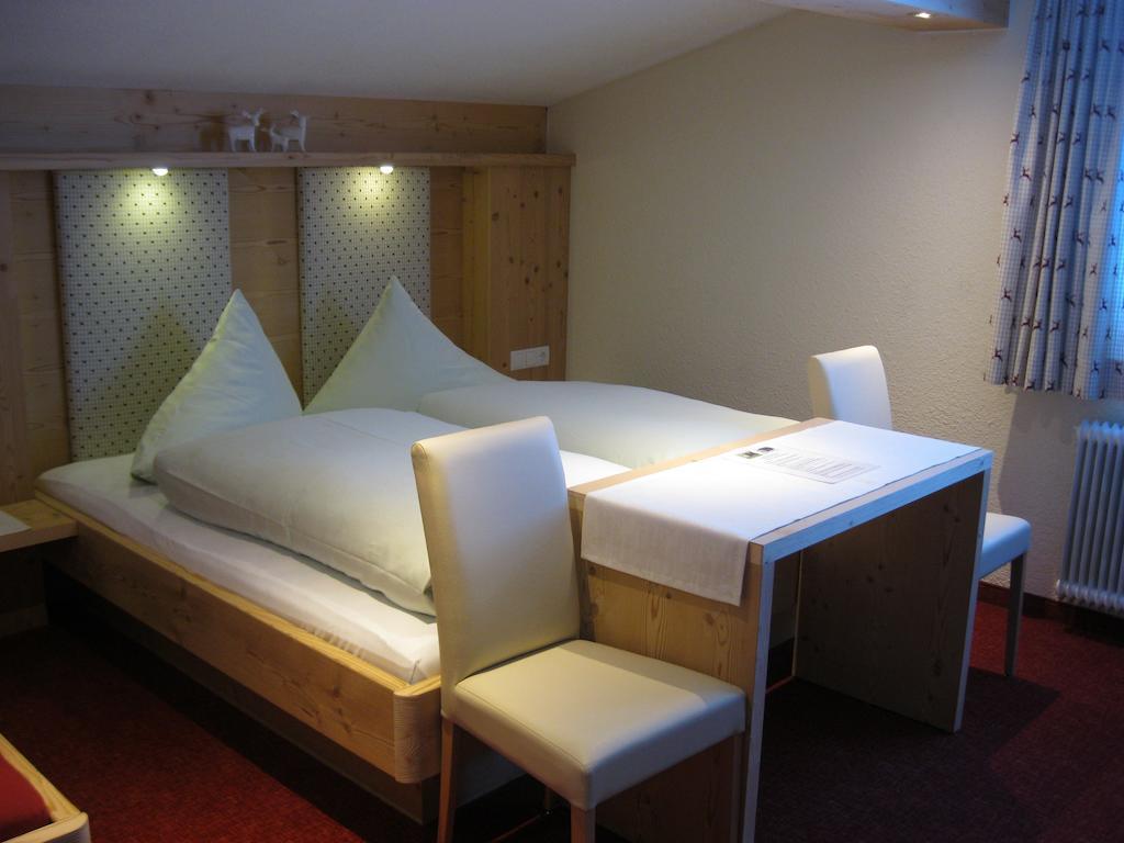Gästehaus Sahler Gaschurn Zimmer foto