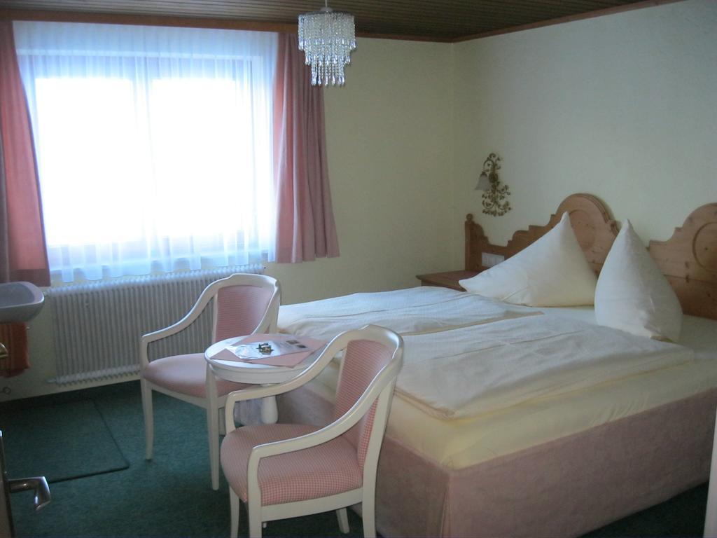 Gästehaus Sahler Gaschurn Zimmer foto
