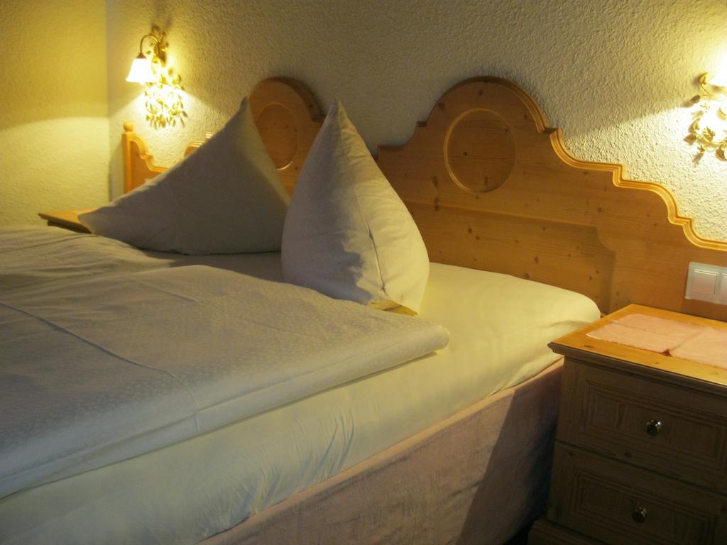 Gästehaus Sahler Gaschurn Zimmer foto