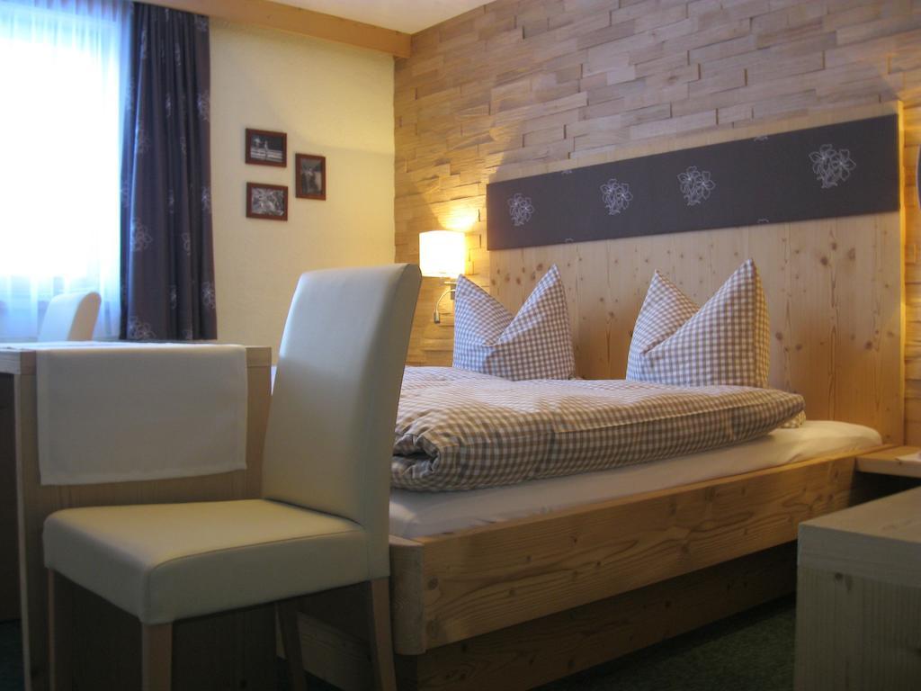 Gästehaus Sahler Gaschurn Zimmer foto